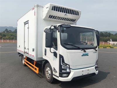 江鈴E路達(dá)電動(dòng)冷藏車 隨車吊功能開啟城市冷鏈配送新篇章